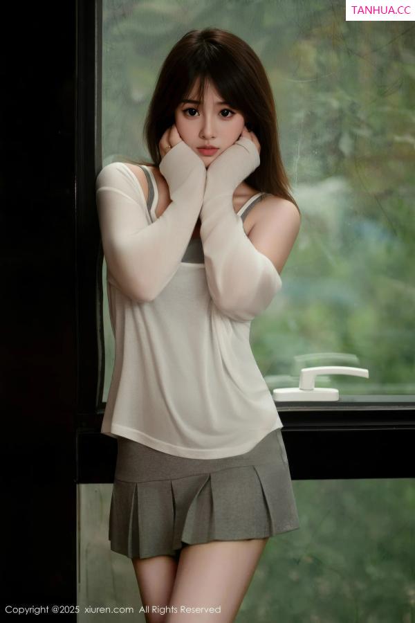   [XiuRen]高清写真图 2025.10.10 No.10845 炎恬kitty 浅色短裙第7张图片